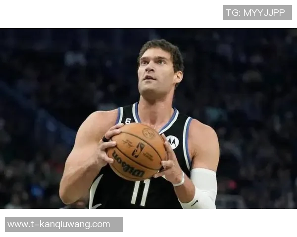 运动新闻布鲁克洛佩斯的篮球之路：从新秀到NBA明星的蜕变与成长